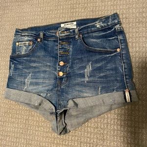 Lovers distressed shorts